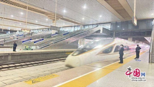 信钰证券 中欧班列 丝路新动脉，赋能全球经济新格局